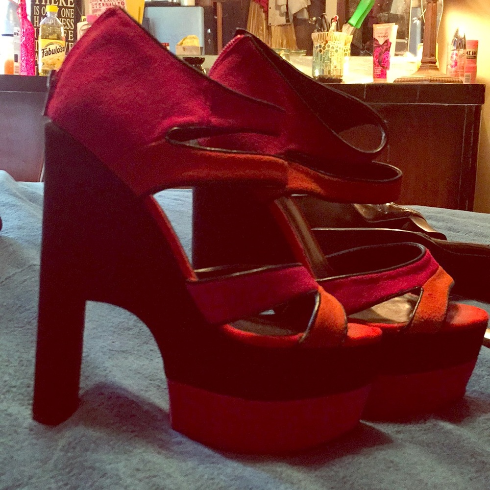 Heels - Picture 2 of 4